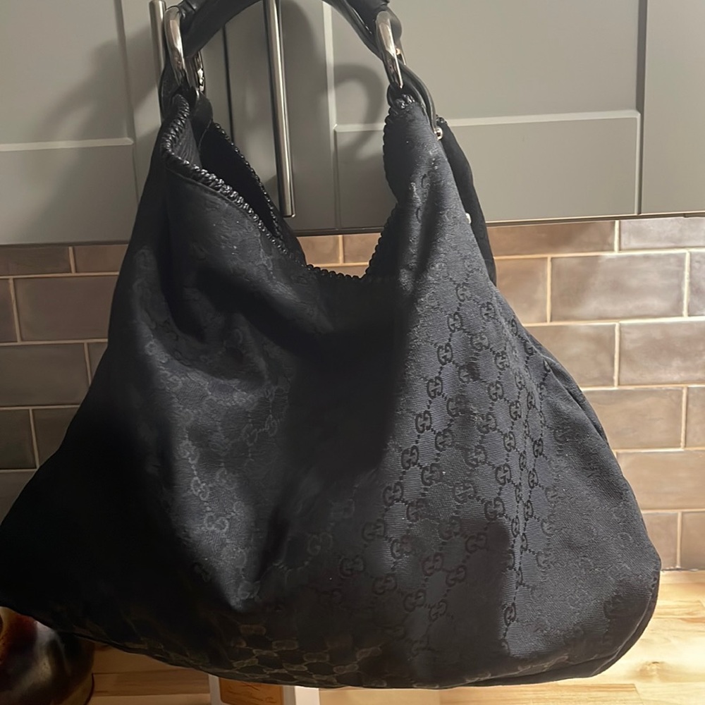 Large Gucci bamboo shoulder bag excellent condition a few small discoloration !